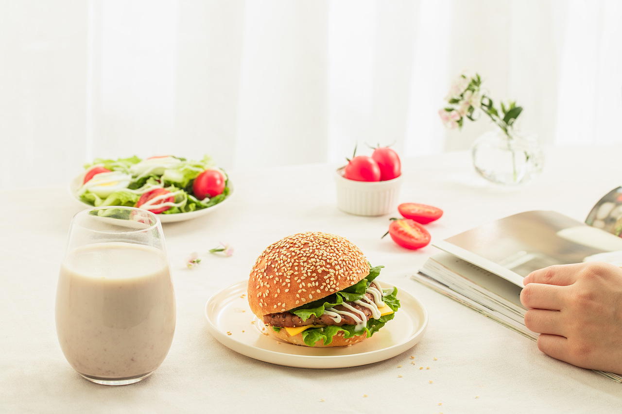 暑期珠海口岸现“入境游”“港澳游”客流双高峰