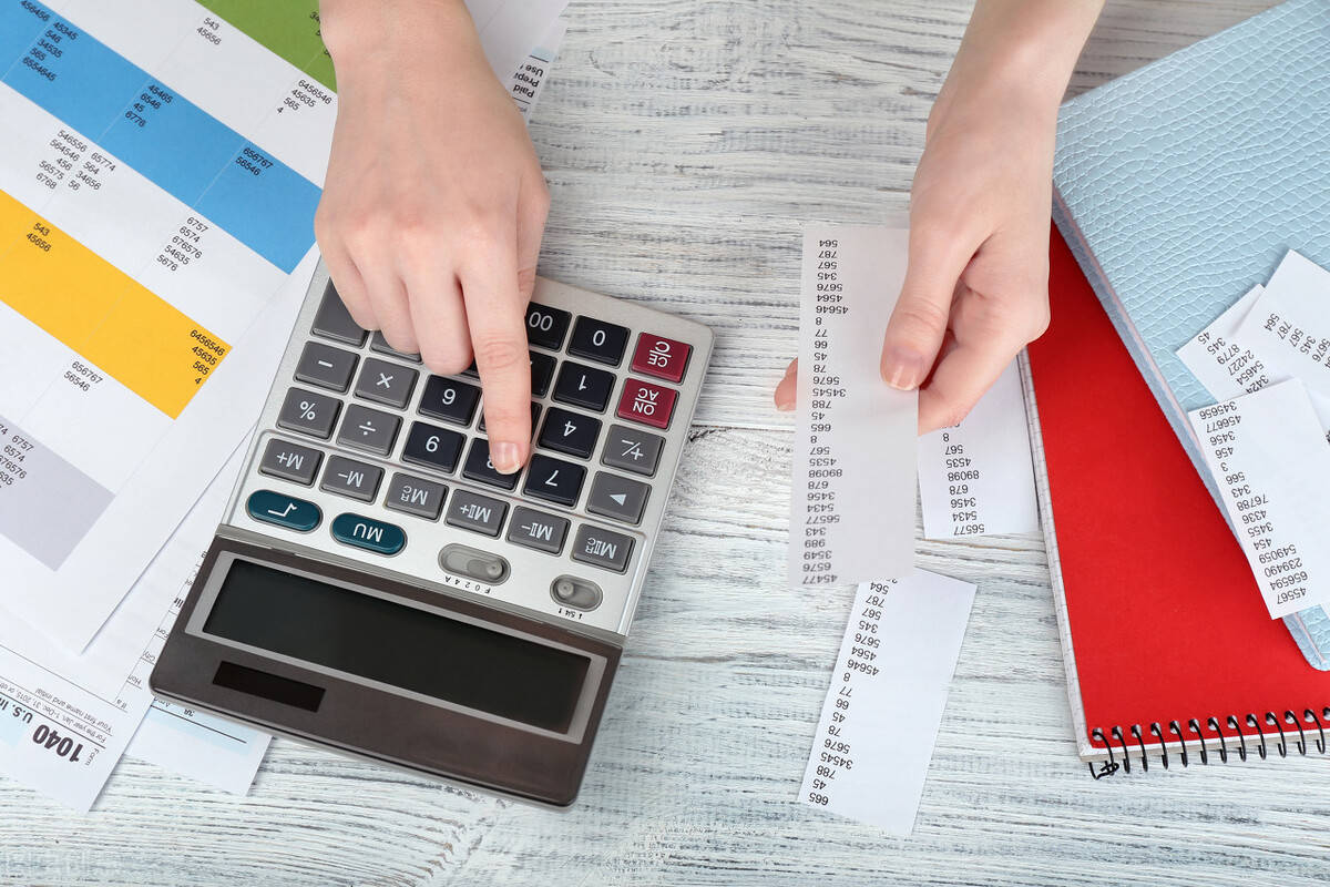 香港金管局连续干预港元汇率，情况如何发展？