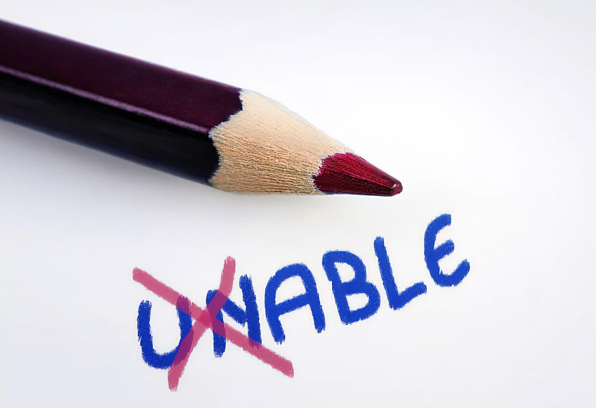 石卡镇：田间地头抗旱忙 齐心协力保春耕