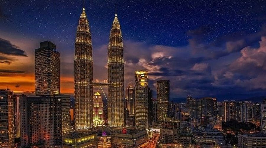 气氛组准备好了！8万只气球与8万羽和平鸽将同时腾空